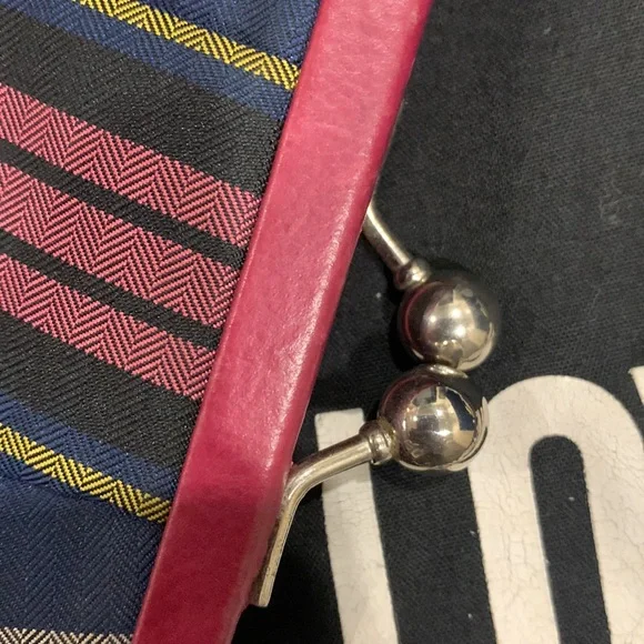 💯 Authentic Moschino Chequered Clutch - Picture 5 of 7